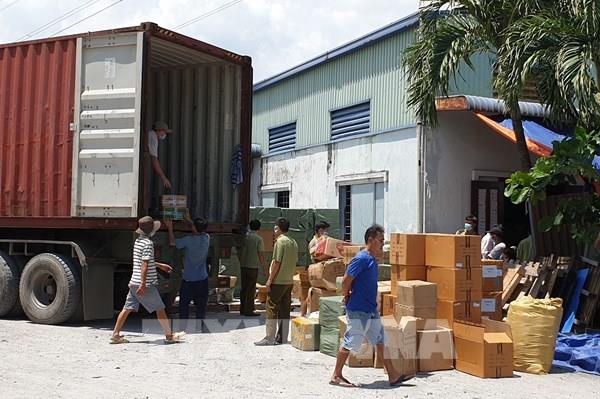 Phát hiện kho hàng lậu lớn gần Cảng Phú Định, Tp. Hồ Chí Minh