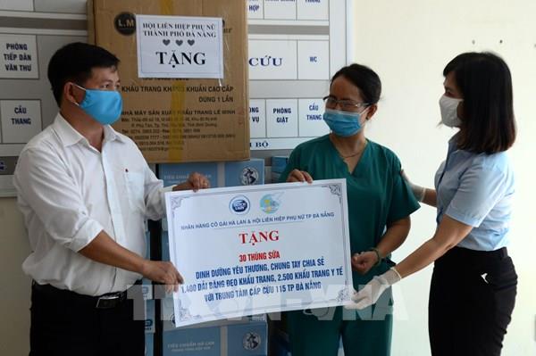 FrieslandCampina Việt Nam trao tặng 2.500 thùng sữa tươi cho lực lượng chống dịch