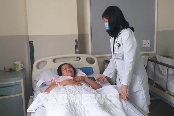 Cắt bỏ khối u to như "quả mít" cho người phụ nữ 37 tuổi