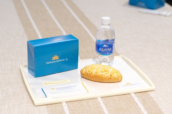 Vietnam Airlines phục vụ 12 loại bánh mới cho hạng phổ thông