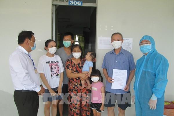 Trao giấy chứng nhận hoàn thành cách ly tập trung cho 170 công dân