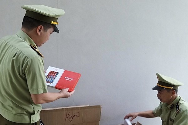 Tịch thu 3.000 chiếc bút máy học sinh không rõ nguồn gốc, xuất xứ