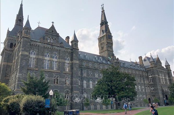 Khi những “chú sâu” kinh tế len lỏi vào các trường đại học Mỹ