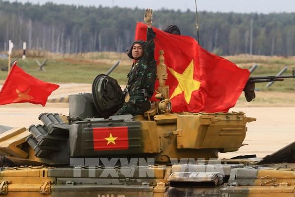 Việt Nam giành Cúp luân lưu Tank Biathlon tại Army Games 2020