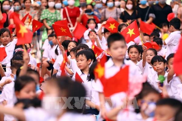 Học sinh Hà Nội dự lễ khai giảng chung, học trực tuyến từ ngày 6/9