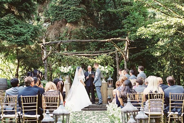 Xu hướng tổ chức Đám cưới “siêu nhỏ” thời COVID-19