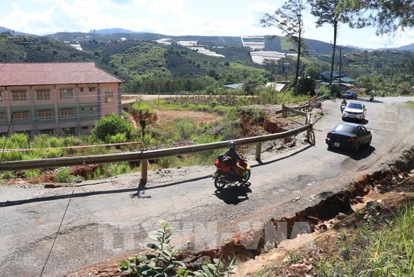 Sạt lở nghiêm trọng tuyến Quốc lộ 27C Đà Lạt- Nha Trang