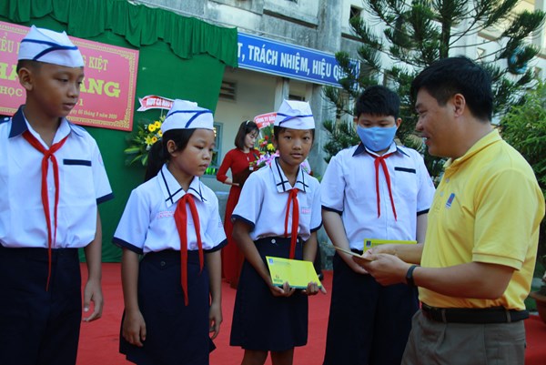 Đạm Cà Mau dành 2 tỷ đồng học bổng cho sinh viên và học sinh trong năm 2020