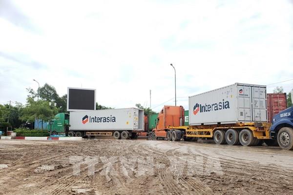 Doanh nghiệp vận chuyển hàng sang Cửa khẩu quốc tế Bình Hiệp tránh ách tắc
