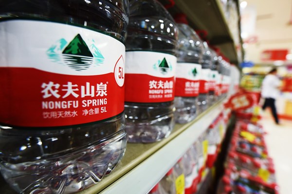 Nongfu Spring "lên sàn" làm xáo trộn danh sách người giàu tại Trung Quốc