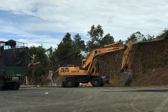 Phú Yên thông tin về vụ san phẳng quả đồi để khai thác đất đá, dựng nhà trái phép