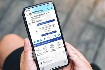 Ngân hàng Việt đầu tiên cho phép giao dịch ngay khi đang “chat”