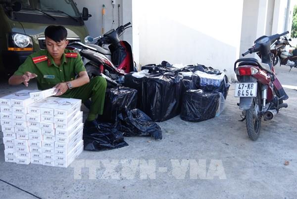 Xử lý nghiêm đối tượng vận chuyển thuốc lá lậu tông xe vào lực lượng chức năng