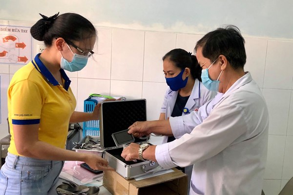 PNJ trao tặng thiết bị y tế cho bệnh viện tại Quảng Nam và Quảng Trị