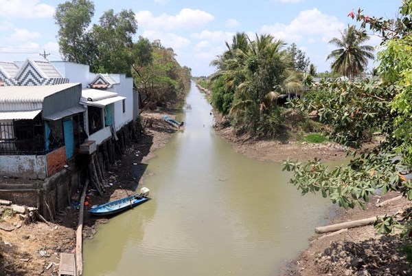 Tháng Bảy chờ "nước nhảy lên bờ"