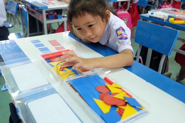 Sốc với những bộ sách giáo khoa bị ’thổi giá’ gấp 3- 5 lần 