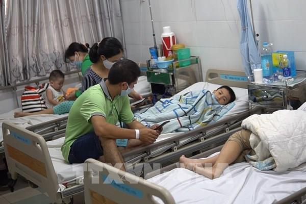 23 học sinh tiểu học nhập viện cấp cứu nghi ngộ độc thực phẩm