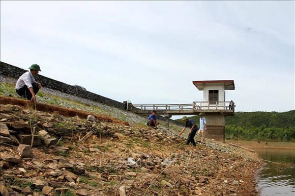 Công trình nào phải nộp phí bảo vệ môi trường?