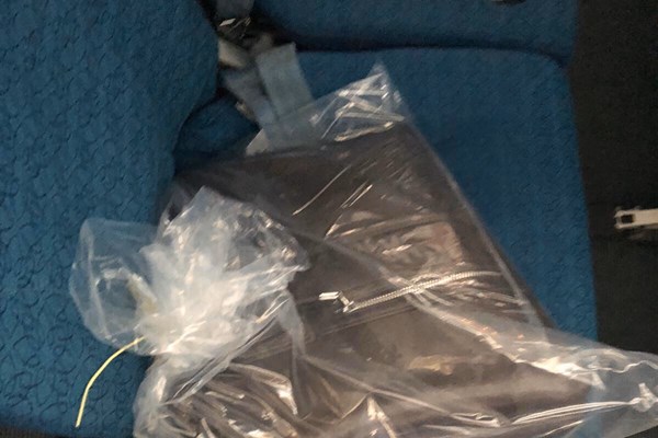 Nhân viên VIAGS trả lại tài sản giá trị lớn cho hành khách bỏ quên trên máy bay