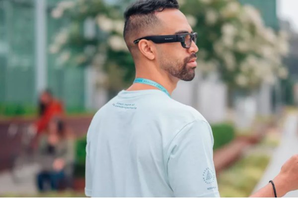 Facebook "bắt tay" Ray-Ban phát triển kính thực tế ảo kết nối smartphone