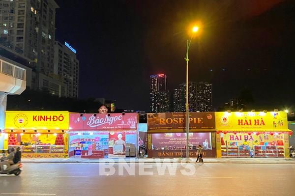 Nhiều mẫu bánh Trung Thu mới lạ, vẫn vắng người mua