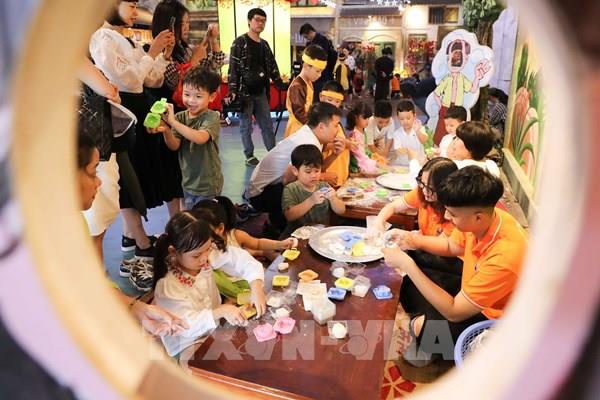 Tết Đoan Ngọ 2026: Gợi ý điểm vui chơi và trải nghiệm văn hóa dân gian tại Hà Nội
