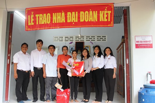 Agribank bàn giao 34 căn nhà Đại đoàn kết cho hộ nghèo tỉnh An Giang