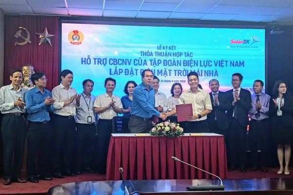 Hợp tác hỗ trợ nhân viên của EVN lắp đặt điện mặt trời mái nhà