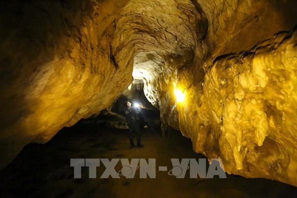 Trải nghiệm ở tuyệt tác hang động Chua Ta 