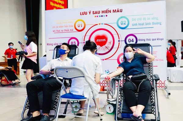 Nhân viên Shinhan Finance hưởng ứng hiến máu nhân đạo