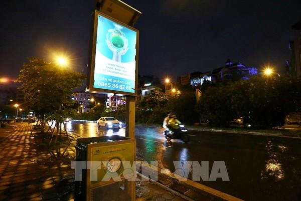 Hà Nội lắp đặt thùng rác công nghệ mới trên đường phố