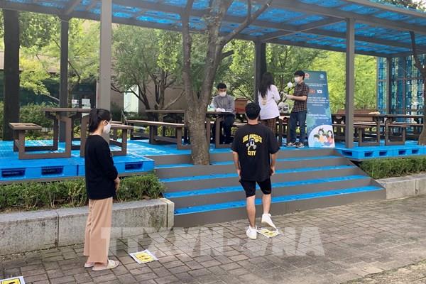 Sinh viên Việt Nam tại Hàn Quốc chung tay vượt qua COVID-19