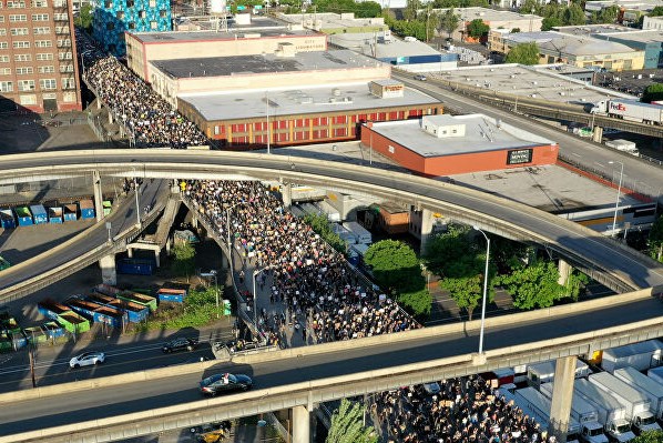 Cầu vượt bất ngờ đổ sập, ít nhất 39 người bị thương