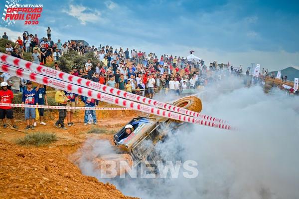 Lộ diện những tay đua xuất sắc tại giải đua ô tô địa hình Việt Nam 2020