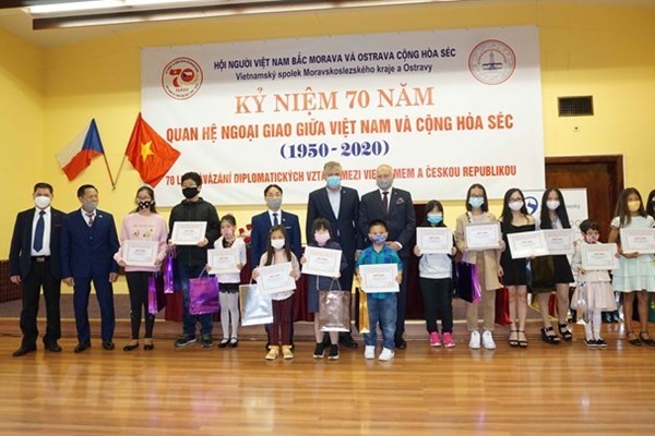 Nỗ lực duy trì học tiếng Việt tại Séc