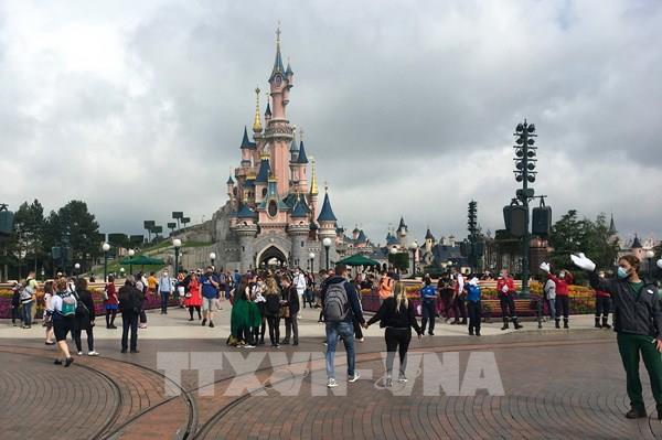 Disney cắt 28.000 việc làm khi "mảng" công viên giải trí vẫn phải đóng cửa