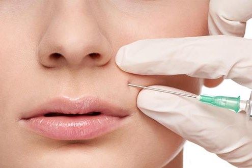 Một cô gái suýt mù mắt do tiêm filler làm đẹp