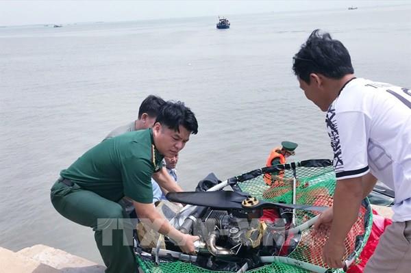 Dù lượn hỏng máy, một người đàn ông rớt xuống biển