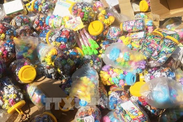 Thu giữ số lượng lớn đồ chơi trẻ em và bánh kẹo không rõ nguồn gốc