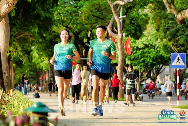 Đón bình minh cùng VPBank Hanoi Marathon Asean 