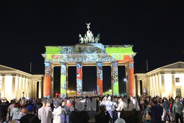 Lễ hội ánh sáng tại Berlin kỷ niệm 30 năm tái thống nhất nước Đức