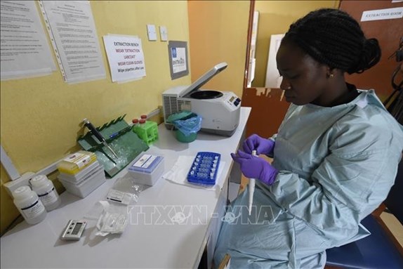 Dịch COVID-19: Nigeria giới thiệu bộ kit xét nghiệm nhanh, giá rẻ