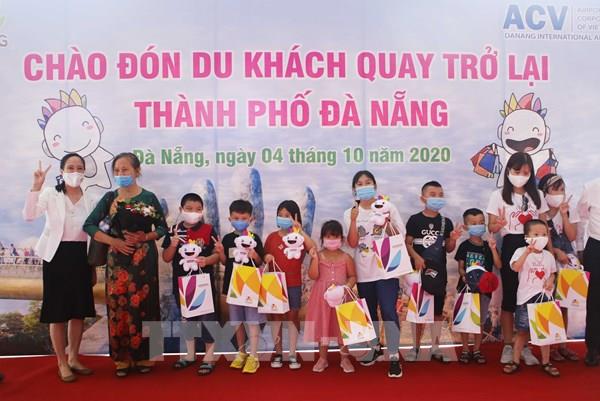 Đà Nẵng đón đoàn khách đầu tiên sau hơn 2 tháng tạm dừng hoạt động du lịch