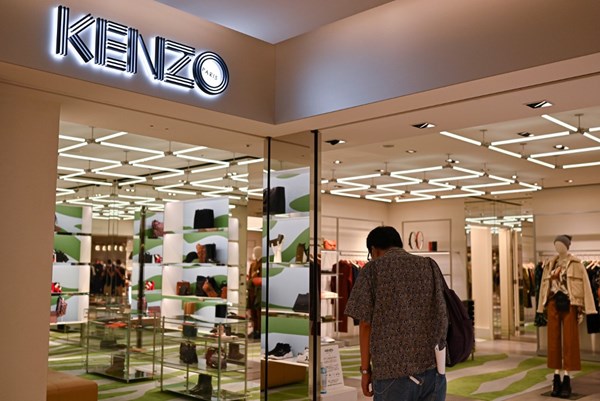 Kenzo: “Đóa hoa” Nhật Bản khoe sắc giữa trời Âu