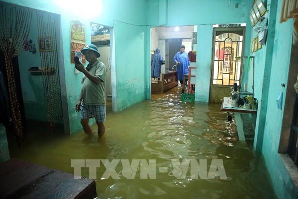 Mưa lớn gây ngập lụt nhiều khu dân cư ở Đà Nẵng