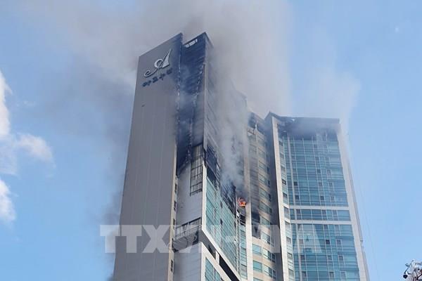 Cháy chung cư ở Hàn Quốc:  88 người được đưa đến bệnh viện do bị ngạt khói