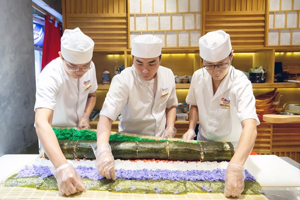 Lễ hội làm Maki Sushi khổng lồ