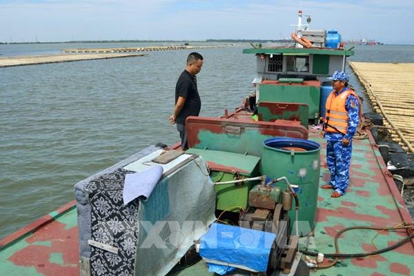 Tạm giữ hơn 20.000 lít dầu DO không rõ nguồn gốc trên vùng biển Hải Phòng