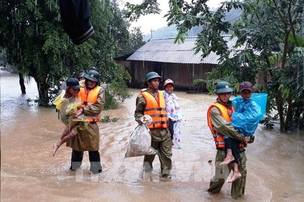 Sẻ chia khó khăn với người dân vùng lũ tỉnh Quảng Bình