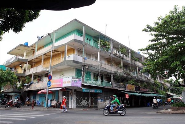 Phát triển đô thị Thành phố Hồ Chí Minh: Kinh nghiệm từ cải tạo chung cư cũ